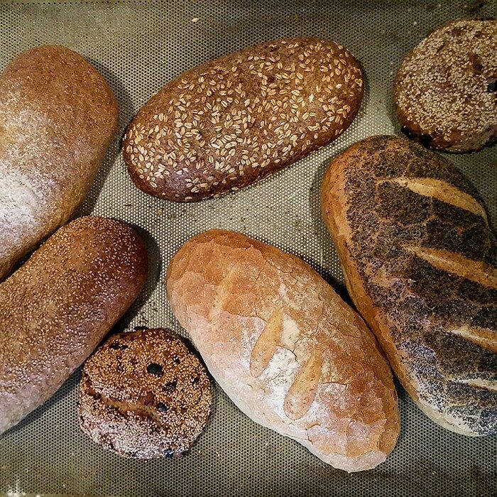 Diverse versgebakken broden