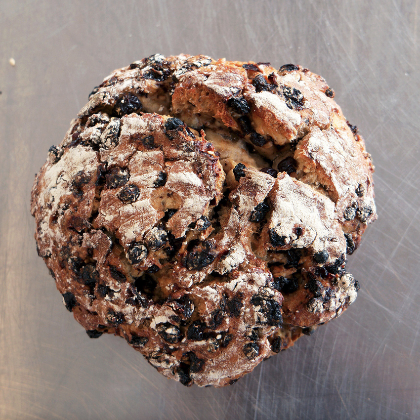 Bakkerswerkplaats desembrood abrikozen walnoot